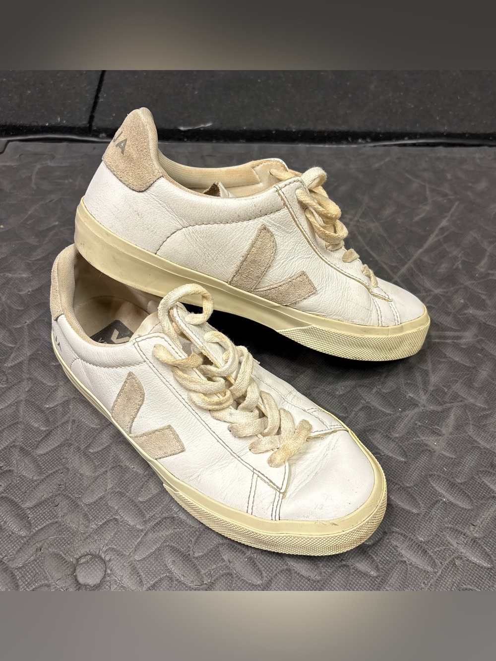 3672 Veja Women’s US 8 Campo Chromefree Leather Sneakers - White Almond B